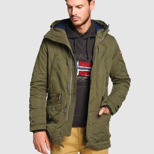 Fardo de parkas de hombre premium